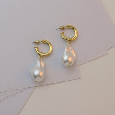 Baroque freshwater pearl earring