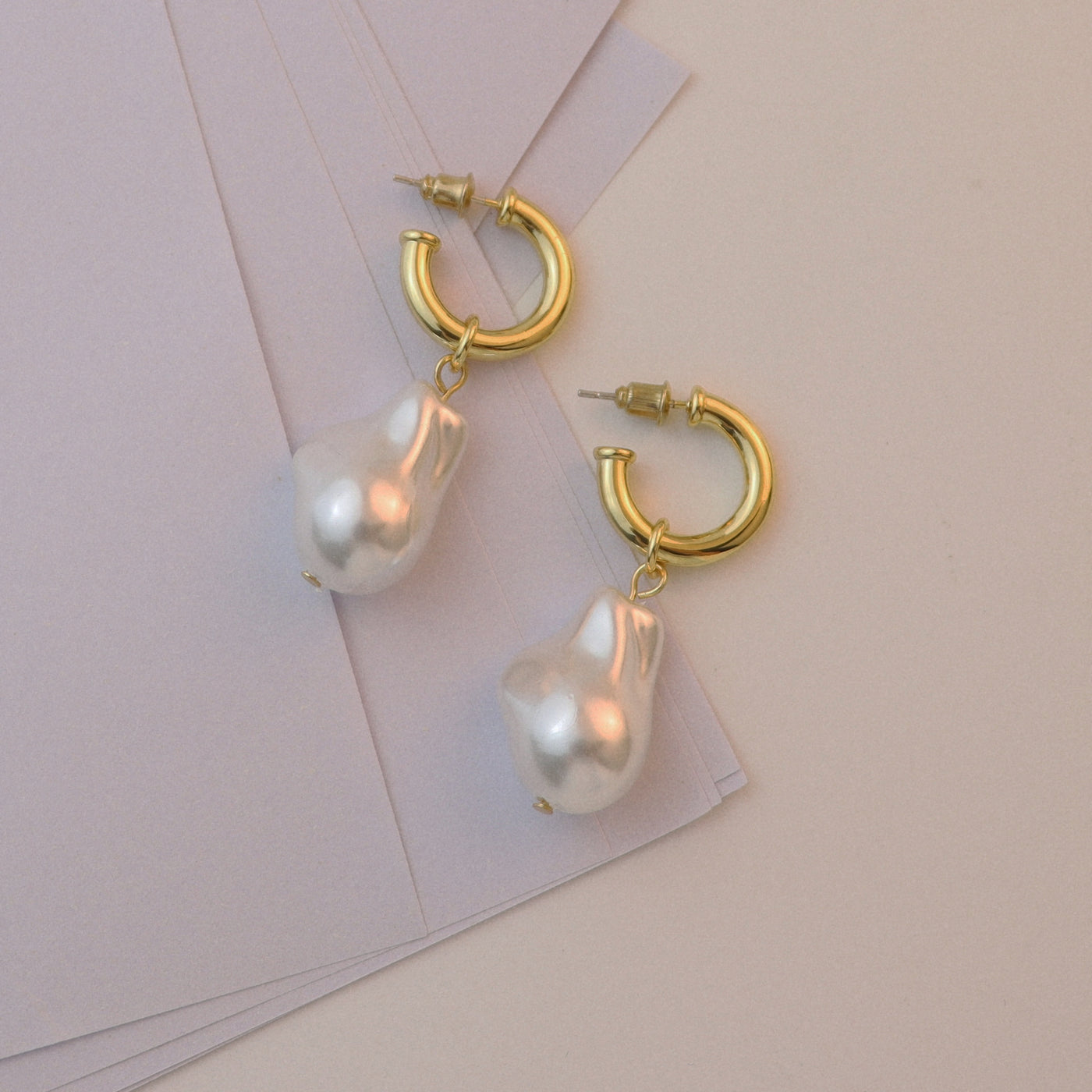 Baroque freshwater pearl earring