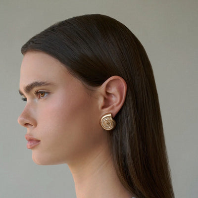 Stylish accessorized pearl conch earring