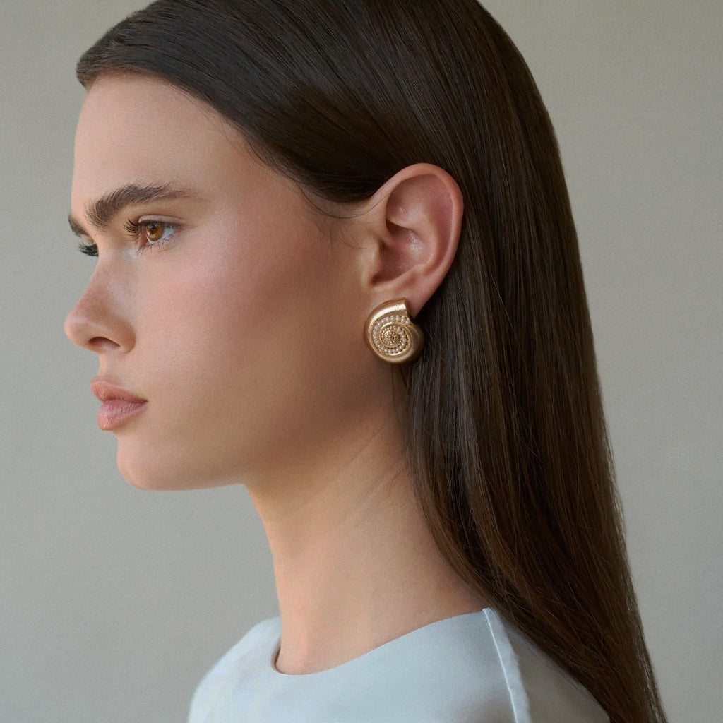 Stylish accessorized pearl conch earring