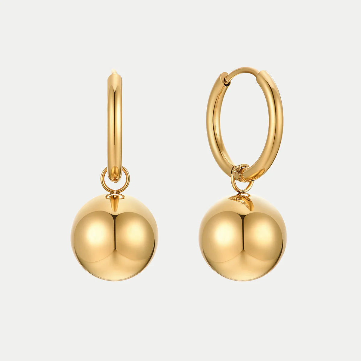 Golden ball pendant earring