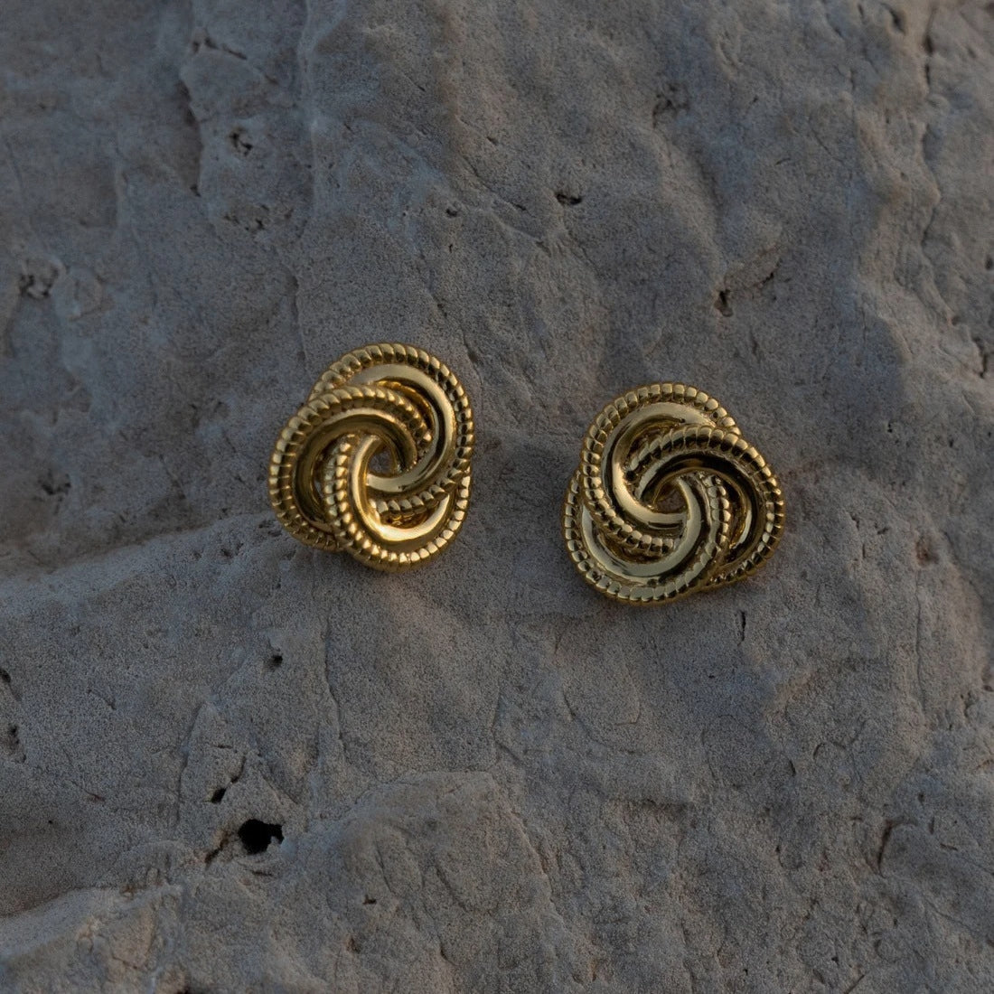 Conch irregular vortex earring