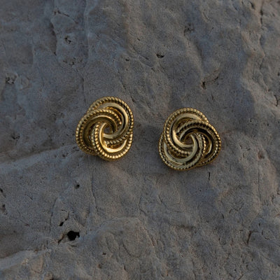 Conch irregular vortex earring