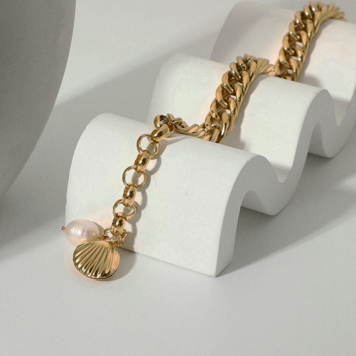 Freshwater pearl shell bracelet