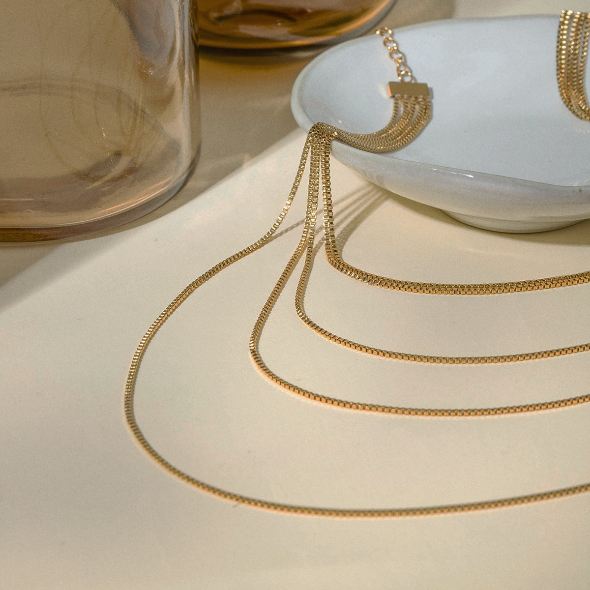 Simple and generous multi-layer necklace