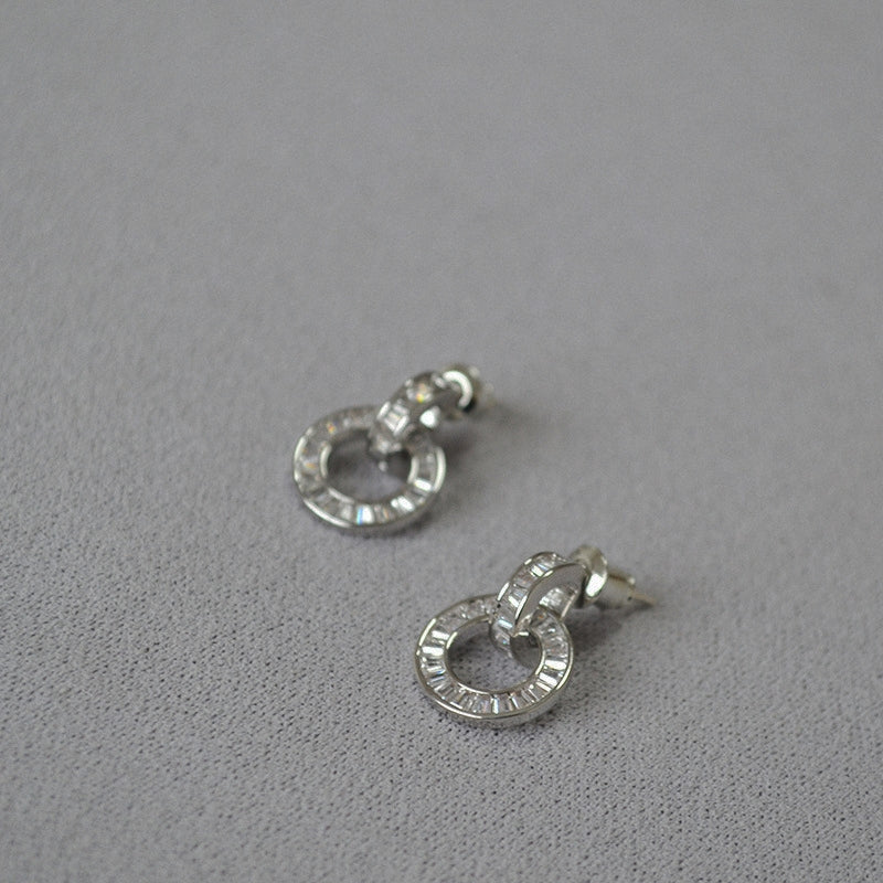 Stylish simple sparkle earring