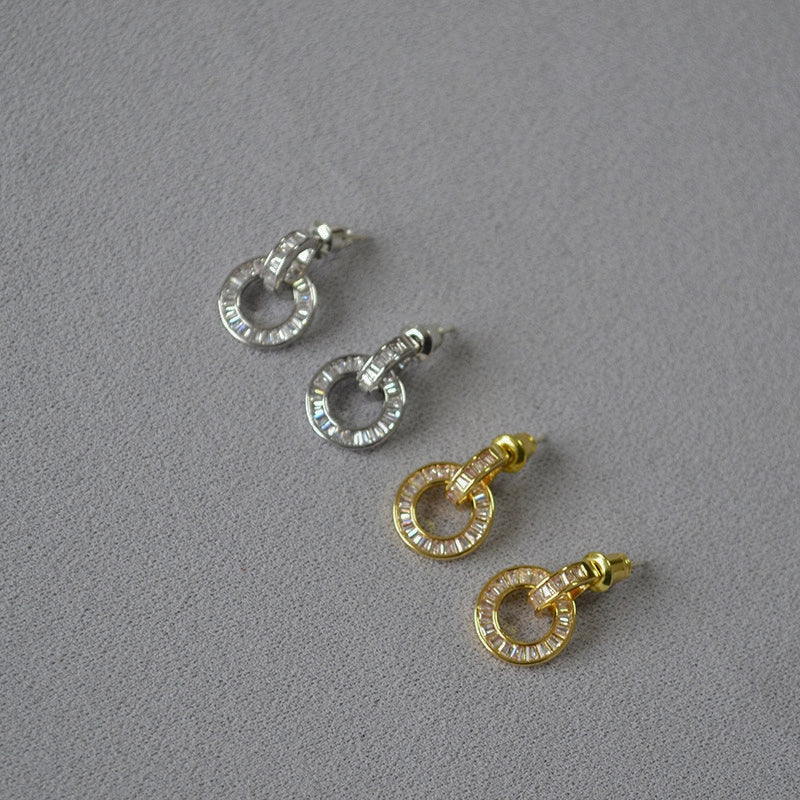 Stylish simple sparkle earring